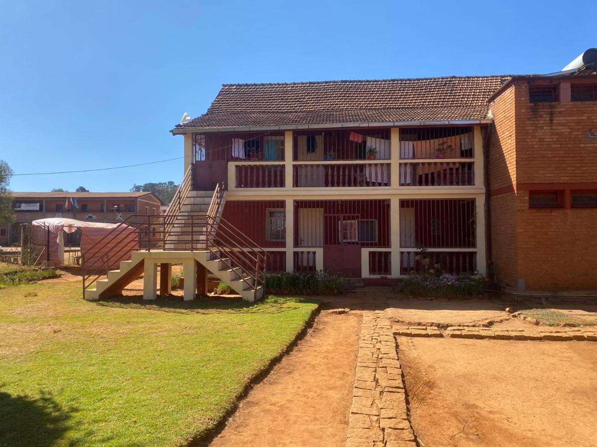 Lycee Picot De Cloriviere Dont Les Revenus Financent L'Education Des Eleves Apartment Antsirabe Exterior photo