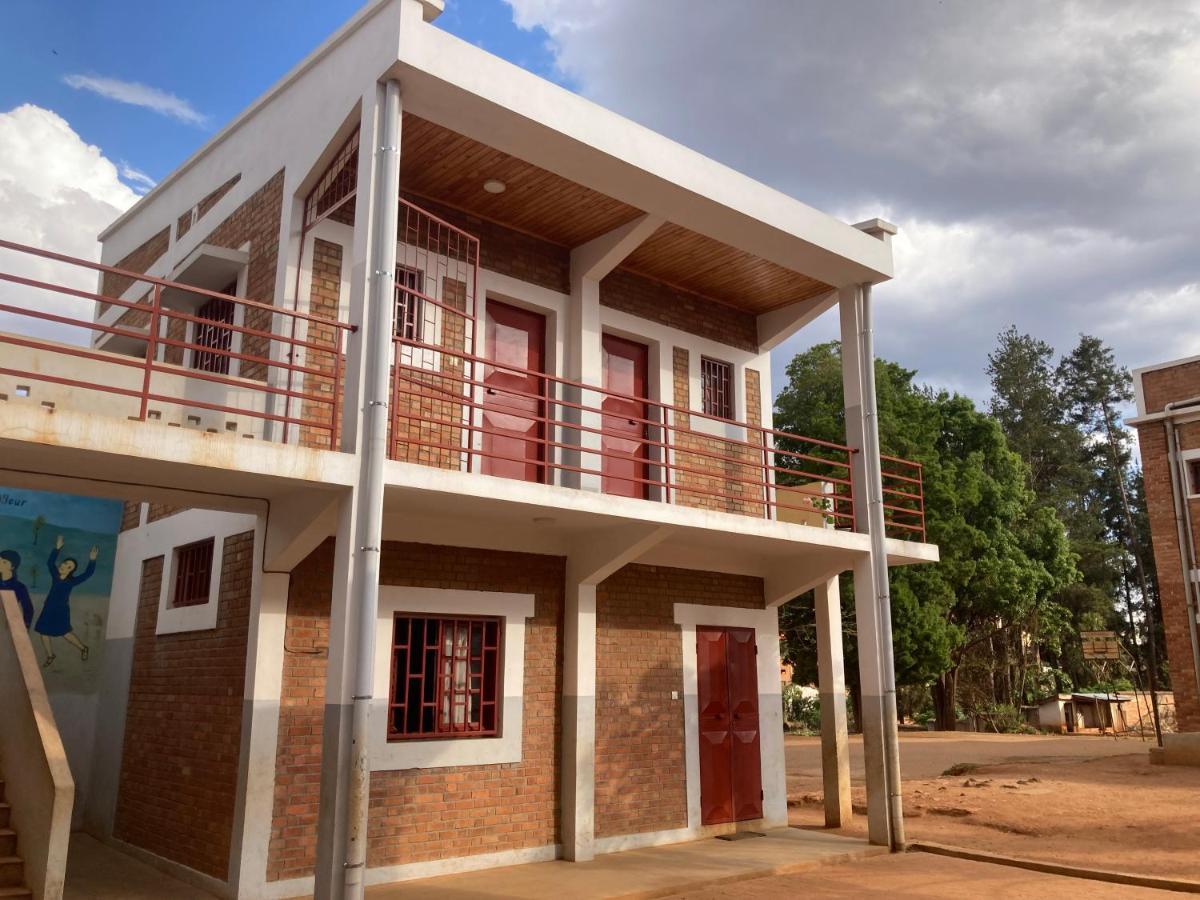 Lycee Picot De Cloriviere Dont Les Revenus Financent L'Education Des Eleves Apartment Antsirabe Exterior photo